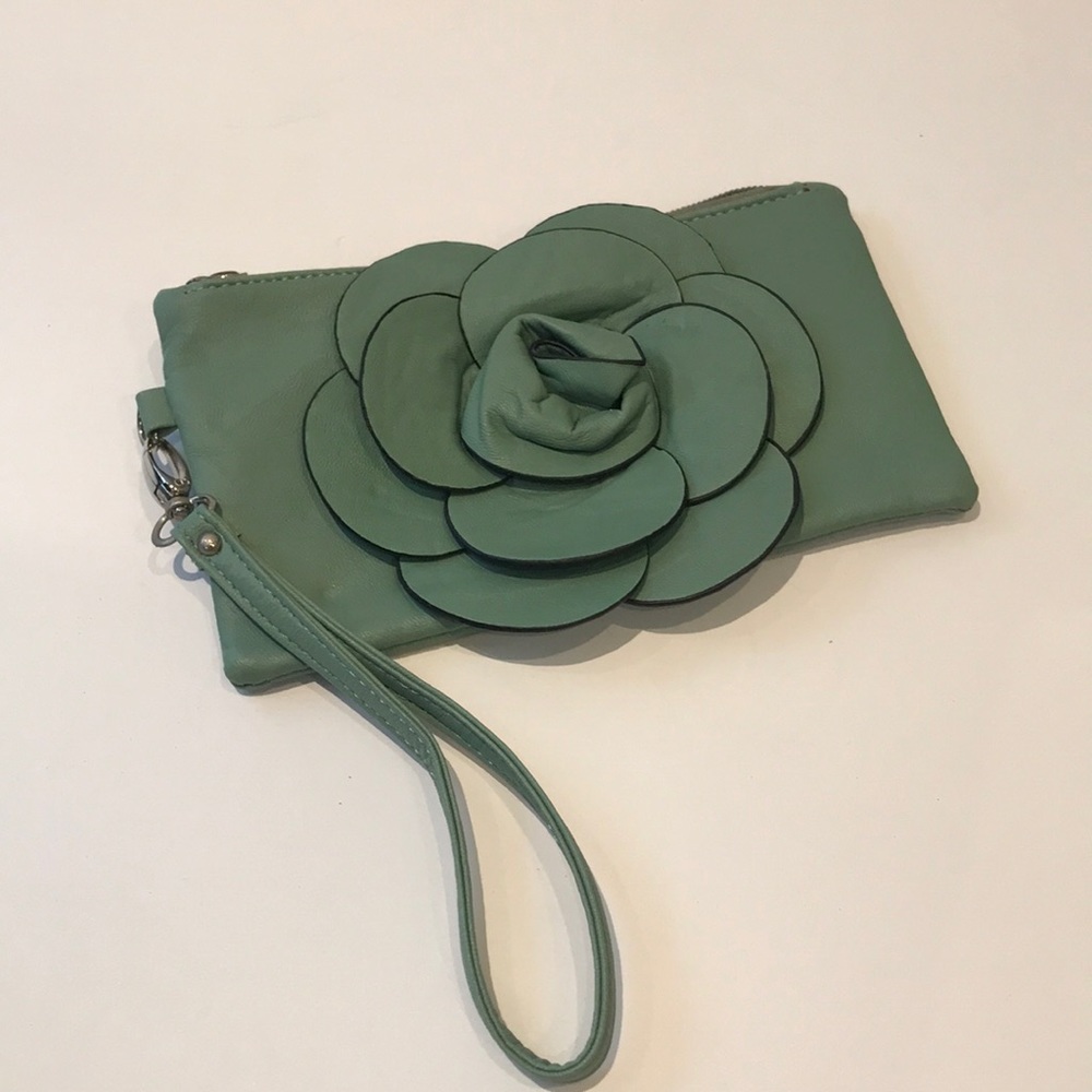 Flower Wristlet in mint green